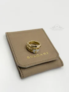 Bvlgari-Serpenti-mother-of-pearl-Ring-18k-yellow-gold-medium-52-pouch-top-view-