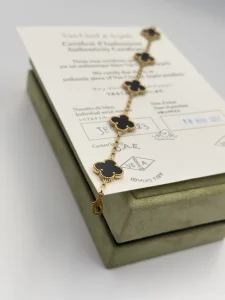 Van-cleef-&-arpels-alhambra-bracelet-onyx-5motif-vintage-alhambra-18k-yellow-gold-box-card-VCARA41300