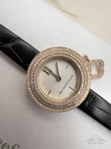 Van-Cleef-Arpels-Charms-Watch-VCARO29700-up-