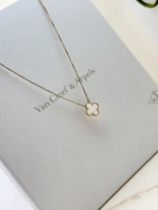 Van-Cleef-Arpels-Vintage-Alhambra-Pendant-White-Mop-VCARA45900-Left