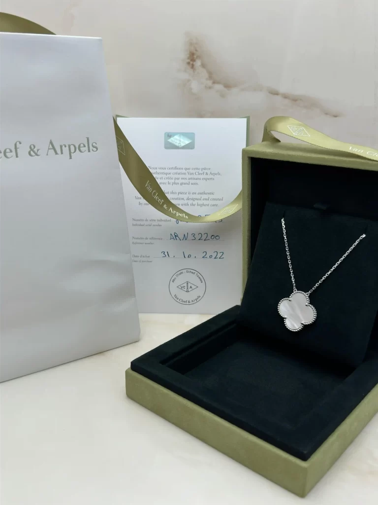 Van-Cleef-Arpels-Magic-Alhambra-Pendant-VCARN32200-Mop-18k-Authentic