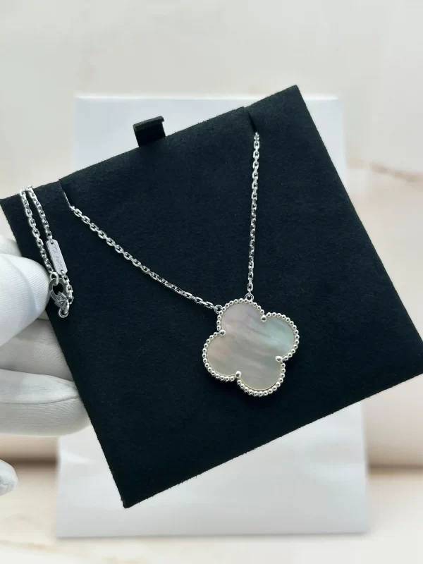 Van-Cleef-Arpels-Magic-Alhambra-Pendant-VCARN32200-Mother-Of-Pearl