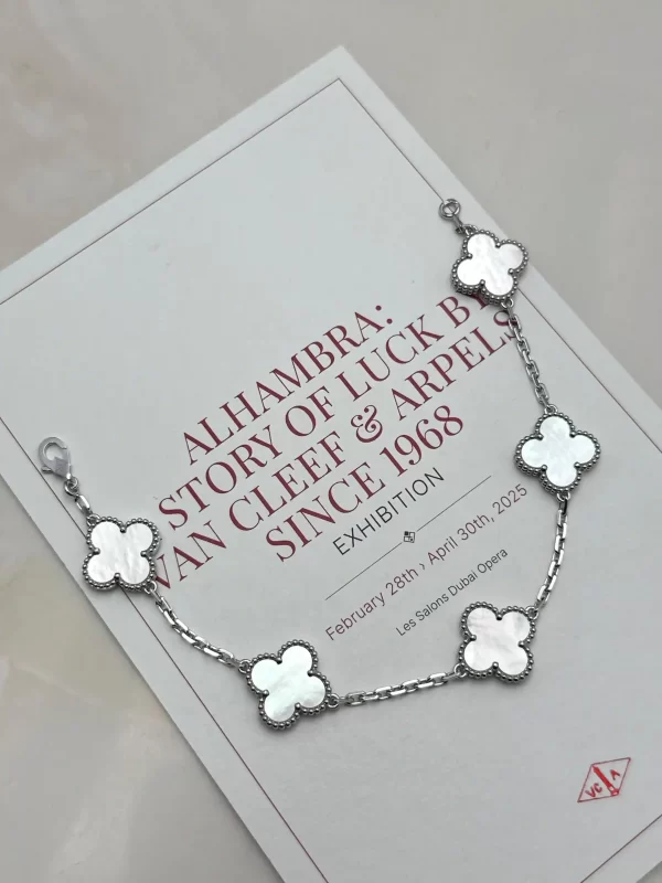 Van-Cleef-Arpels-Alhambra-Bracelet-VCARF48400-5-Motifs