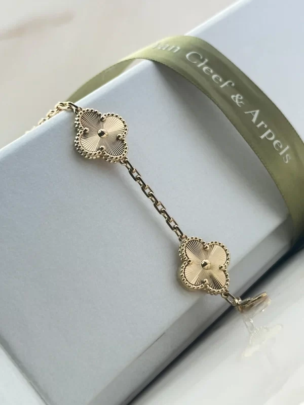 Van-Cleef-Arpels-Vintage-Alhambra-Bracelet-VCARP3JK00-5-Motifs-Yellow-Gold-Guilloche