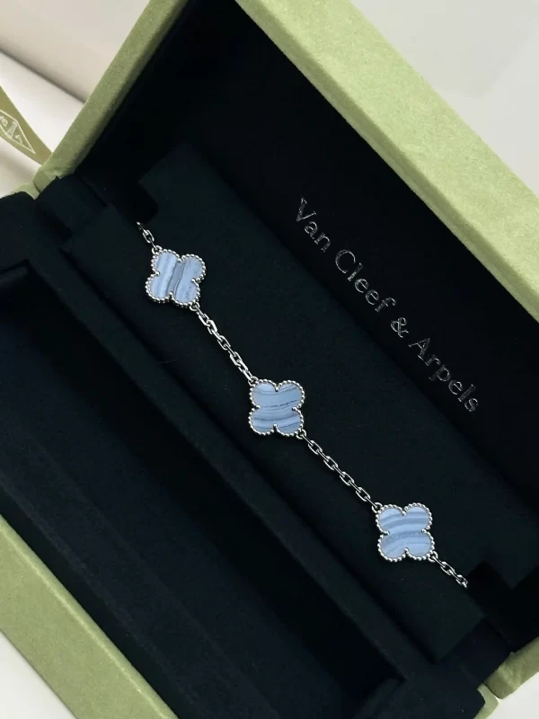 Van-Cleef-Arpels-Vintage-Alhambra-Bracelet-5-Motifs-VCARD34700-18k-White-Gold-Chalcedony-Box