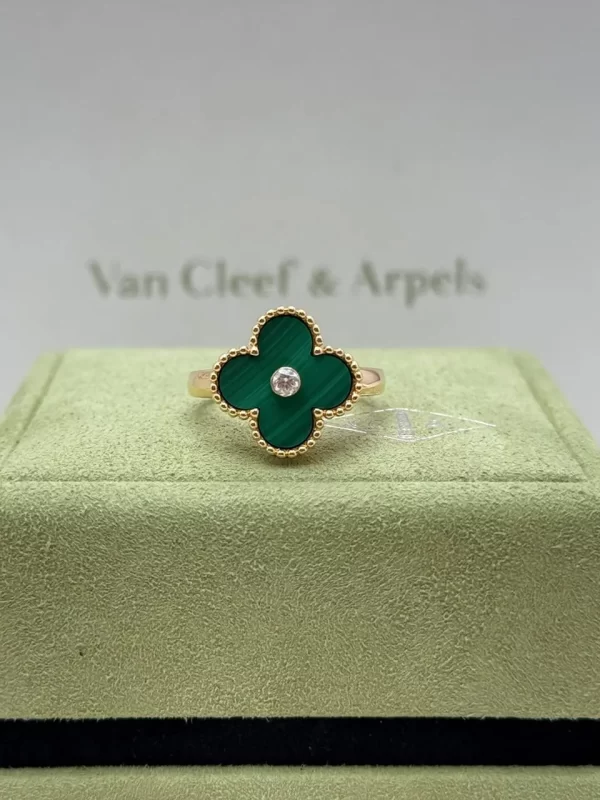 Van-Cleef-Arpels-Alhambra-Ring-VCARO3QM00-18k-Yellow-Gold-Diamond-Malachite-Front
