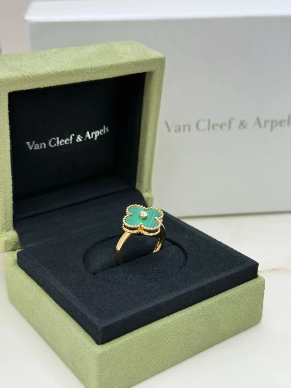 Van-Cleef-Arpels-Alhambra-Ring-VCARO3QM00-Vintage-18k-Yellow-Gold-Diamond-Malachite-Box
