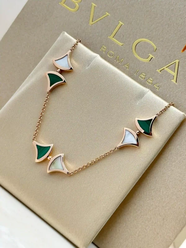 Bvlgari-Divas-Dream-Bracelet-18k-Rose-Gold-Malachite-White-MOP