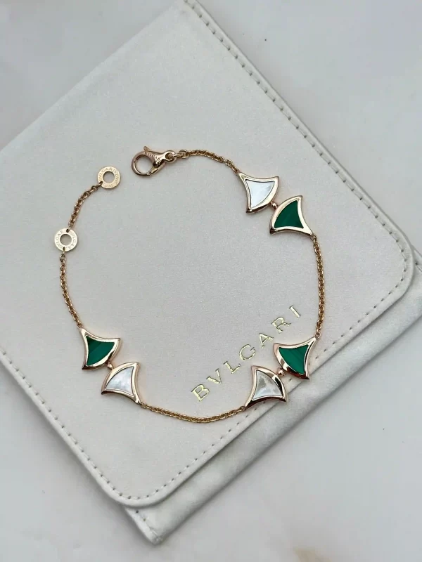 Bvlgari-Divas-Dream-Bracelet-18k-Rose-Gold-Malachite-White-MOP-Up