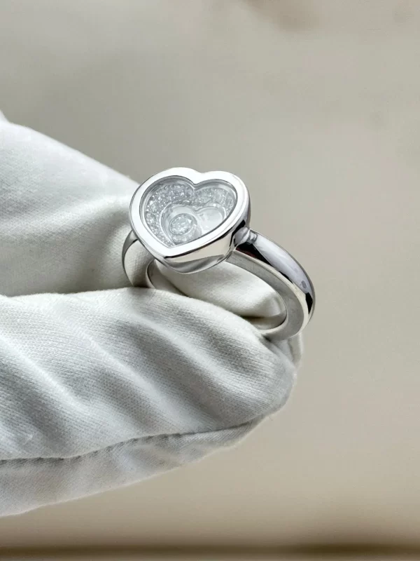 Chopard-Happy-Diamonds-Ring-18k-White-Gold-Hand