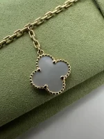 Lucky-Alhambra-Bracelet-VCARD79600-Yellow-Gold-White-MOP