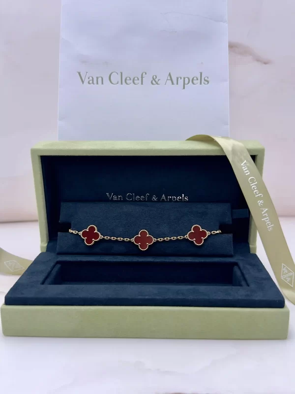 Van-Cleef-Arpels-Vintage-Alhambra-Bracelet-5-Motifs-VCARD35500-18k-Yellow-Gold-Carnelian-Box-Front