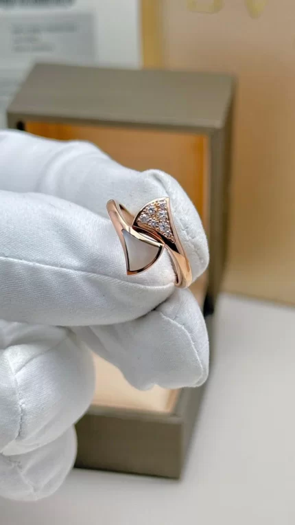 Bvlgari Divas Dream Ring 353809 in 18k rose gold and mother-of-pearl, front view