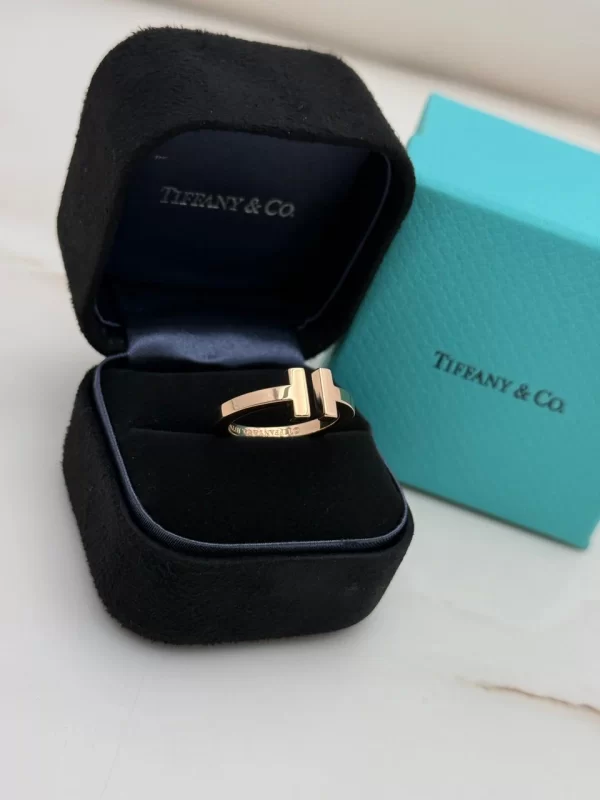 Tiffany-Co-Tiffany-T-Ring-18k-Rose-Gold-Box