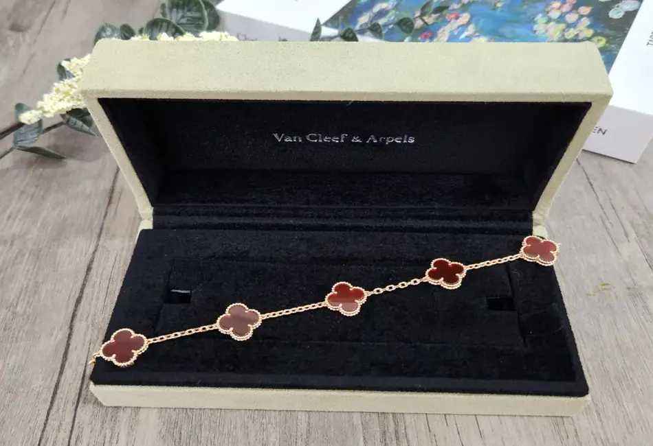 Iconic and Timeless Luxury Collections of Van Cleef & Arpels