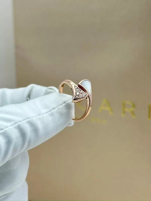 Bvlgari-Divas-Dream-Ring-353808-18k-Rose-Gold-Diamonds-White-MOP