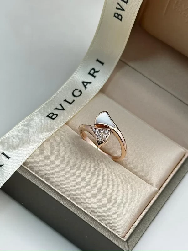 Bvlgari-Divas-Dream-Ring-353808-18k-Rose-Gold-Pave-Diamonds-MOP