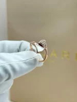 Bvlgari-Divas-Dream-Ring-353808-18k-Rose-Gold-Pave-Diamonds-White-MOP-Hand