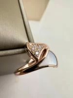 Bvlgari-Divas-Dream-Ring-353808-18k-Rose-Gold-Pave-Diamonds-White-MOP-Near