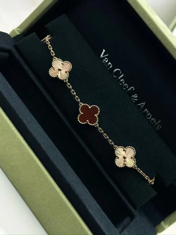 Van-Cleef-Arpels-Vintage-Alhambra-5-Motifs-Bracelet-VCARP7RP00-Pink-Gold-Carnelian-Box