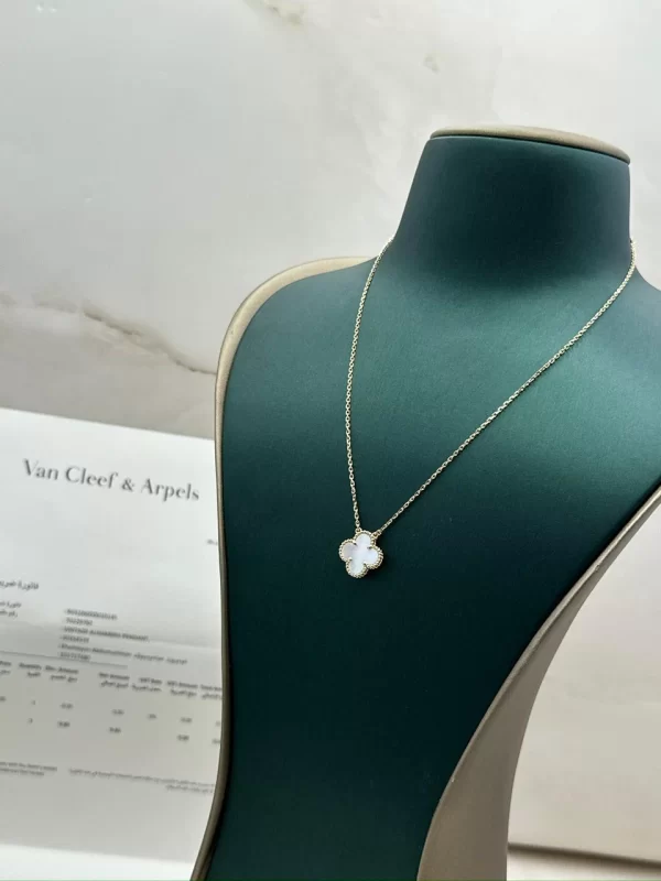 Van-Cleef-Arpels-Vintage-Alhambra-Necklace-VCARA45900-18k-Yellow-Gold-White-Mother-Of-Pearl