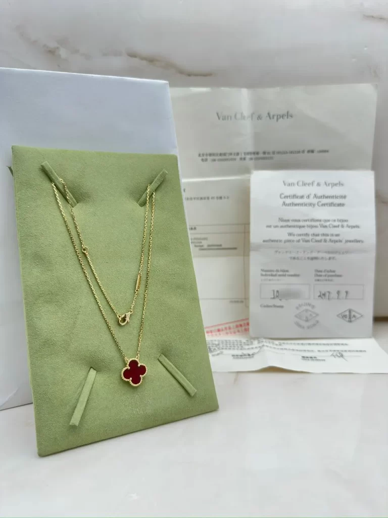 Van-Cleef-Arpels-Vintage-Alhambra-Pendant-VCARD38500-Carnelian-Certificate