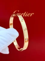 Cartier-Love-4-Diamonds-Bracelet-CRB6070016-Classic-Model-18k-Yellow-Gold-Hand