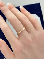 Bee-De-Chaumet-Ring-081931-056-18k-Rose-Gold-Hand