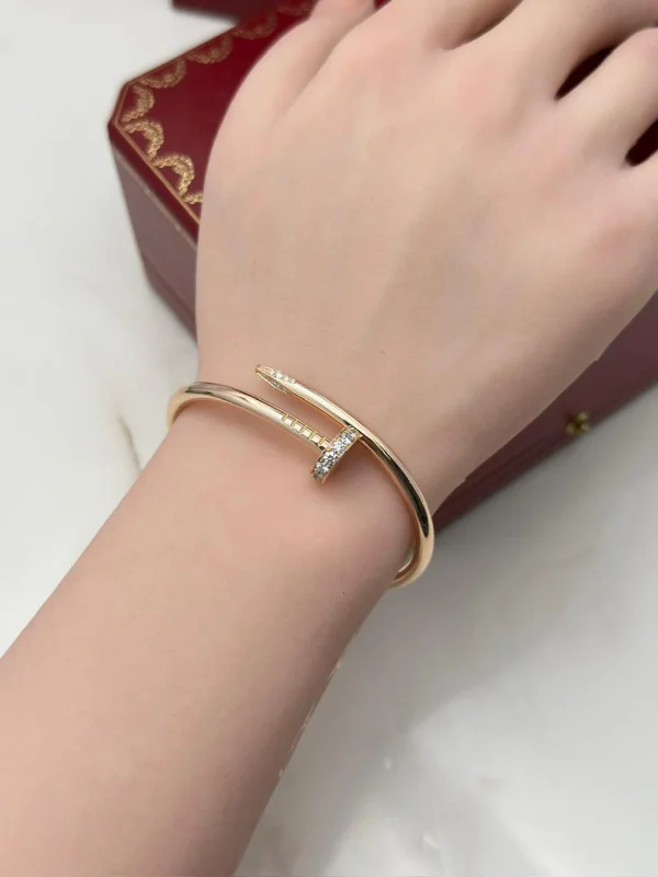 Cartier-Juste-Un-Clou-Bracelet-CRB6048515-Classic-Model-18k-Rose-Gold-Diamonds-Hand