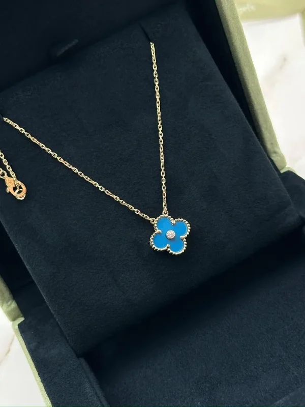 Vintage-Alhambra-Holiday-Pendant-Celestial-Blue-Sevres-Porcelain-Yellow-Gold-Diamond-Box