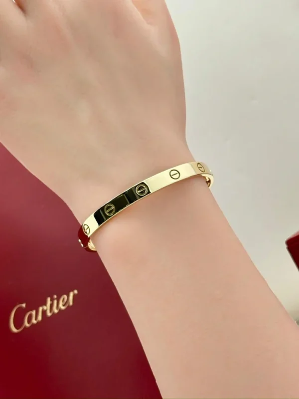 Cartier Love Bracelet Market in Dubai