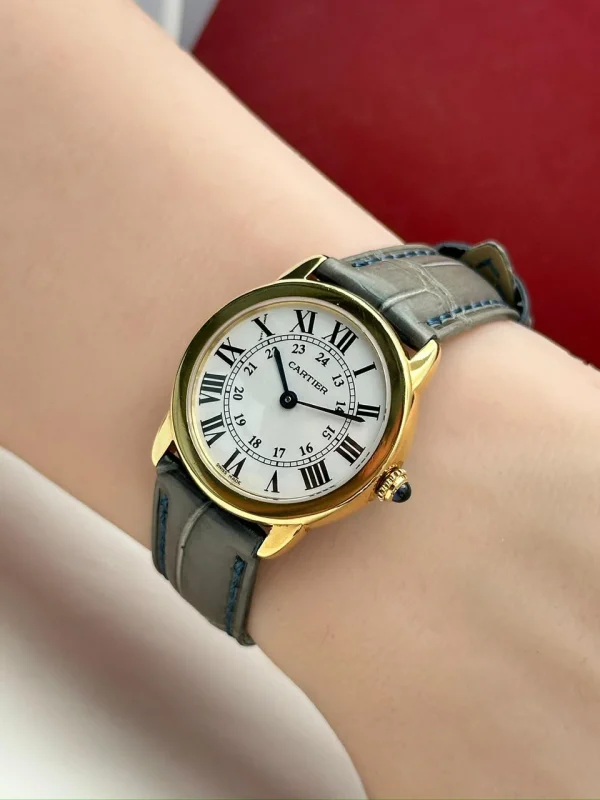 Ronde-Solo-De-Cartier-Ladies-Watch-18k-Yellow-Gold-Steel-Silver-Dial-Leather-Hand