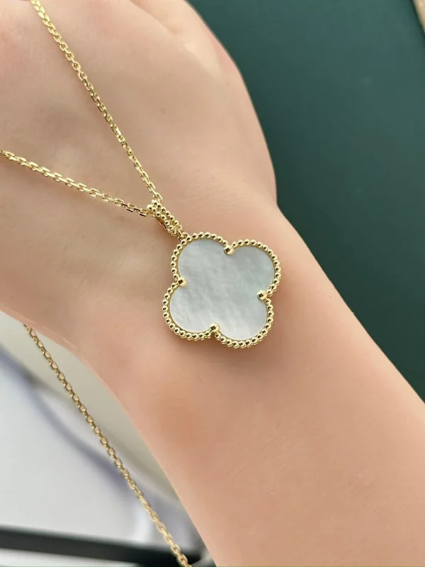 Van-Cleef-Arpels-Magic-Alhambra-Long-Necklace-VCARO49L00-18k-Yellow-Gold-MOP-90