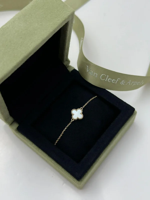 Van-Cleef-Arpels-Sweet-Alhambra-Bracelet-VCARF68800-18k-Yellow-Gold-Box