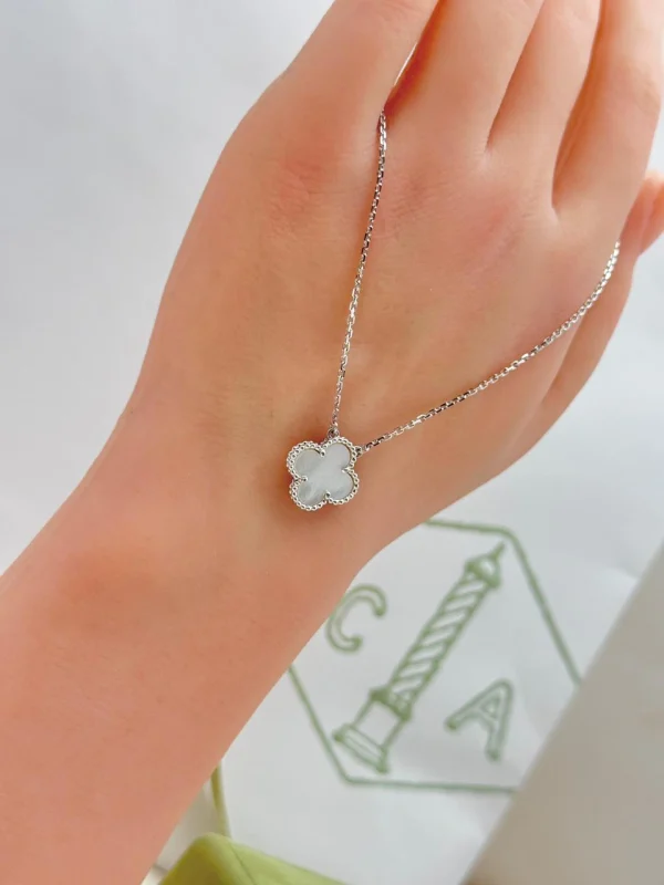 Van-Cleef-Arpels-Vintage-Alhambra-Pendant-VCARF48700-18k-White-Gold-Side