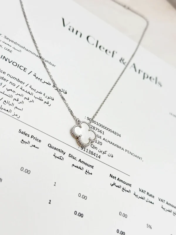 Van-Cleef-Arpels-Vintage-Alhambra-Pendant-VCARF48700-Mother-Of-Pearl