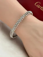 Clash-De-Cartier-Bracelet-CRB6065718-White-Gold-Medium-Model-Hand