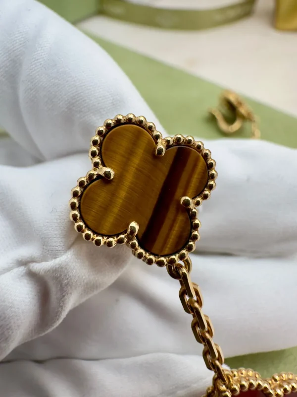 Van-Cleef-Arpels-Magic-Alhambra-Earrings-2-Motifs-18k-Yellow-Gold-Carnelian-Near
