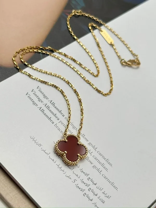 Van-Cleef-Arpels-Vintage-Alhambra-Pendant-VCARD38500-Yellow-Gold-Carnelian-42