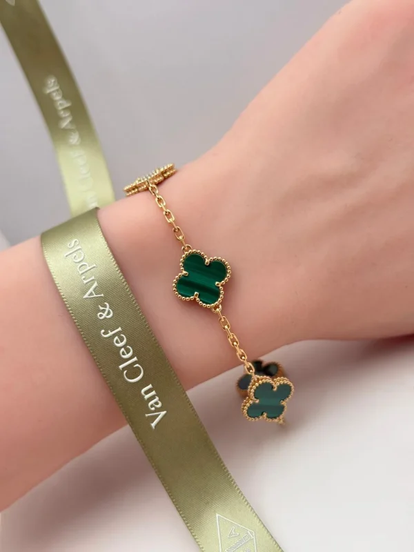 Van-Cleef-Arpels-Vintage-Alhambra-Yellow-Gold-Bracelet-Malachite