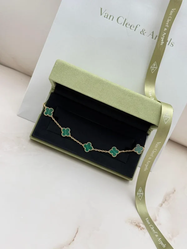 Van-Cleef-Arpels-Vintage-Alhambra-Yellow-Gold-Bracelet-VCARL80900-5-Motifs-Box