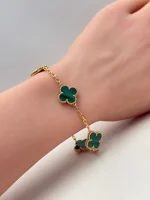 Van-Cleef-Arpels-Vintage-Alhambra-Yellow-Gold-Bracelet-VCARL80900-5-Motifs-Hand