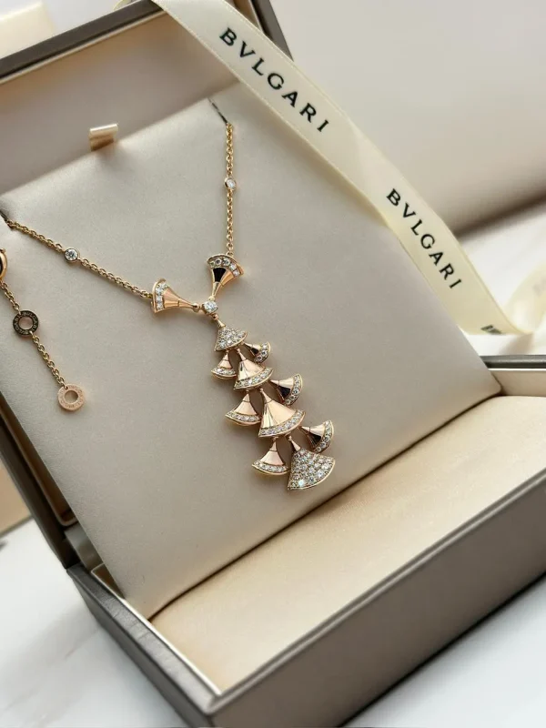 Bvlgari-Divas-Dream-Necklace-352607-18k-Rose-Gold-Diamonds-Box