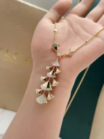 Bvlgari-Divas-Dream-Necklace-352607-18k-Rose-Gold-Diamonds-Hand