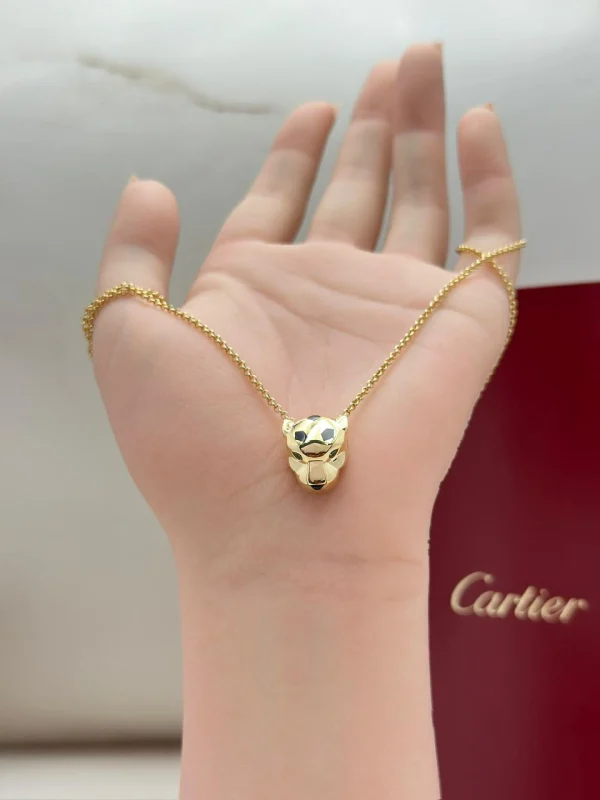 Panthere-De-Cartier-Pendant-CRB7224757-18k-Yellow-Gold-Onyx-Tsavorite-Garnets-Hand