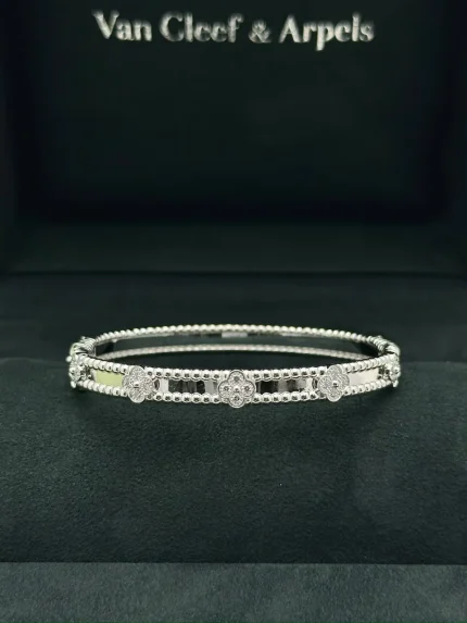 Perlee Sweet Clovers Bracelet front view, small model in white gold