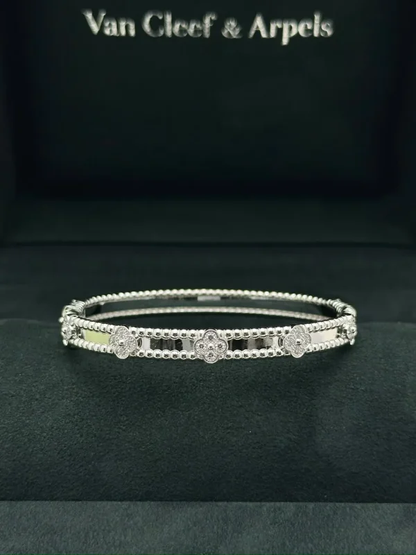 Perlee Sweet Clovers Bracelet front view, small model in white gold