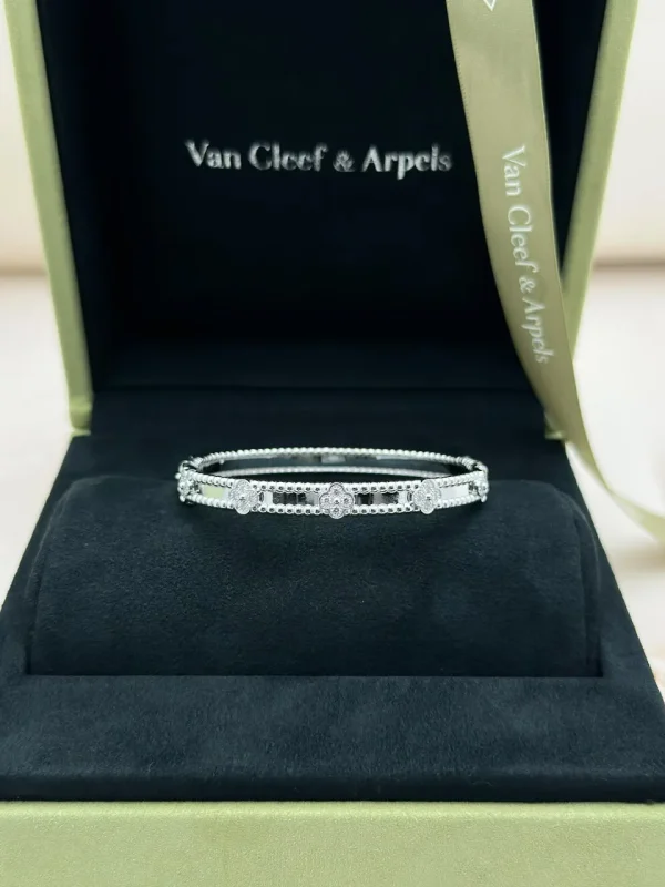 Van-Cleef-Arpels-Perlee-Sweet-Clovers-Bracelet-VCARP6X900-Small-White-Gold-Front-Box