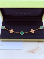 Van-Cleef-Arpels-Vintage-Alhambra-3-Malachite-Bracelet-VCARO7GQ00-18k-Yellow-Gold-Diamonds-Up