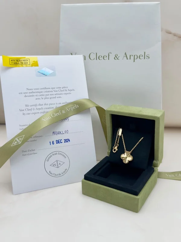 Van-Cleef-Arpels-Vintage-Alhambra-Guilloche-Pendant-VCARP4KL00-Full-Set